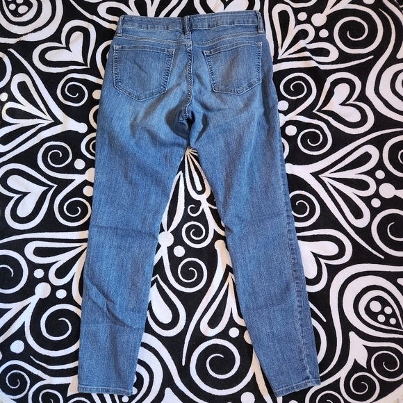 3/$25 Old navy jeans - Picture 2 of 3